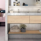 tablero Hickory frida aplicado a mobiliario de baño