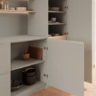 un gris con tonos beige en tendencia